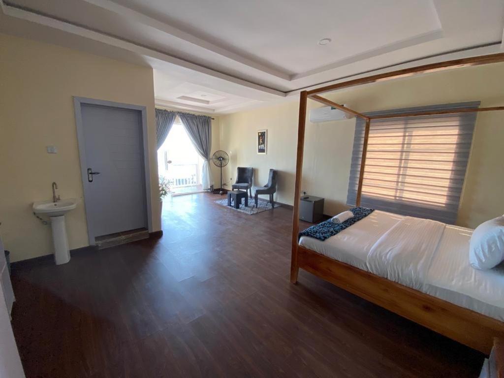 Oceanfront Wavecrest Hotel Lekki Exterior foto
